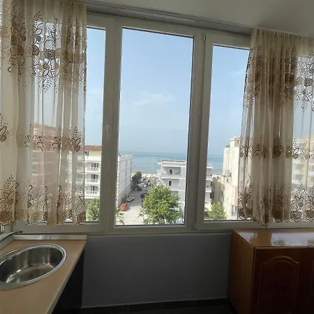 Seaview Right At The *