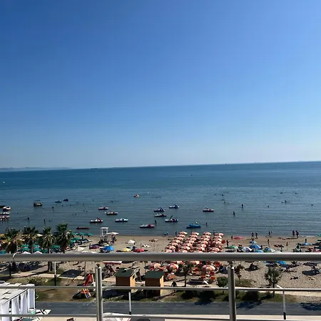 Seaview Right At The 公寓