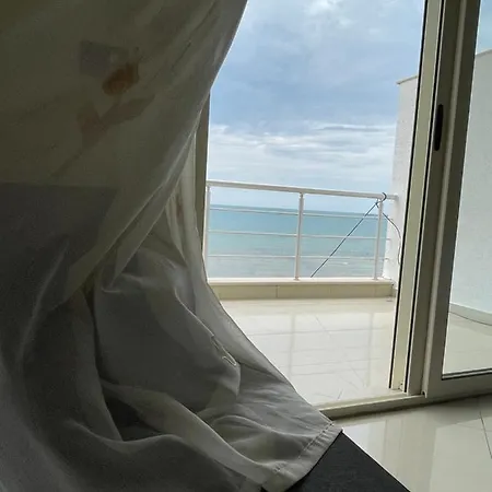 Seaview Right At The Appartamento Durrës